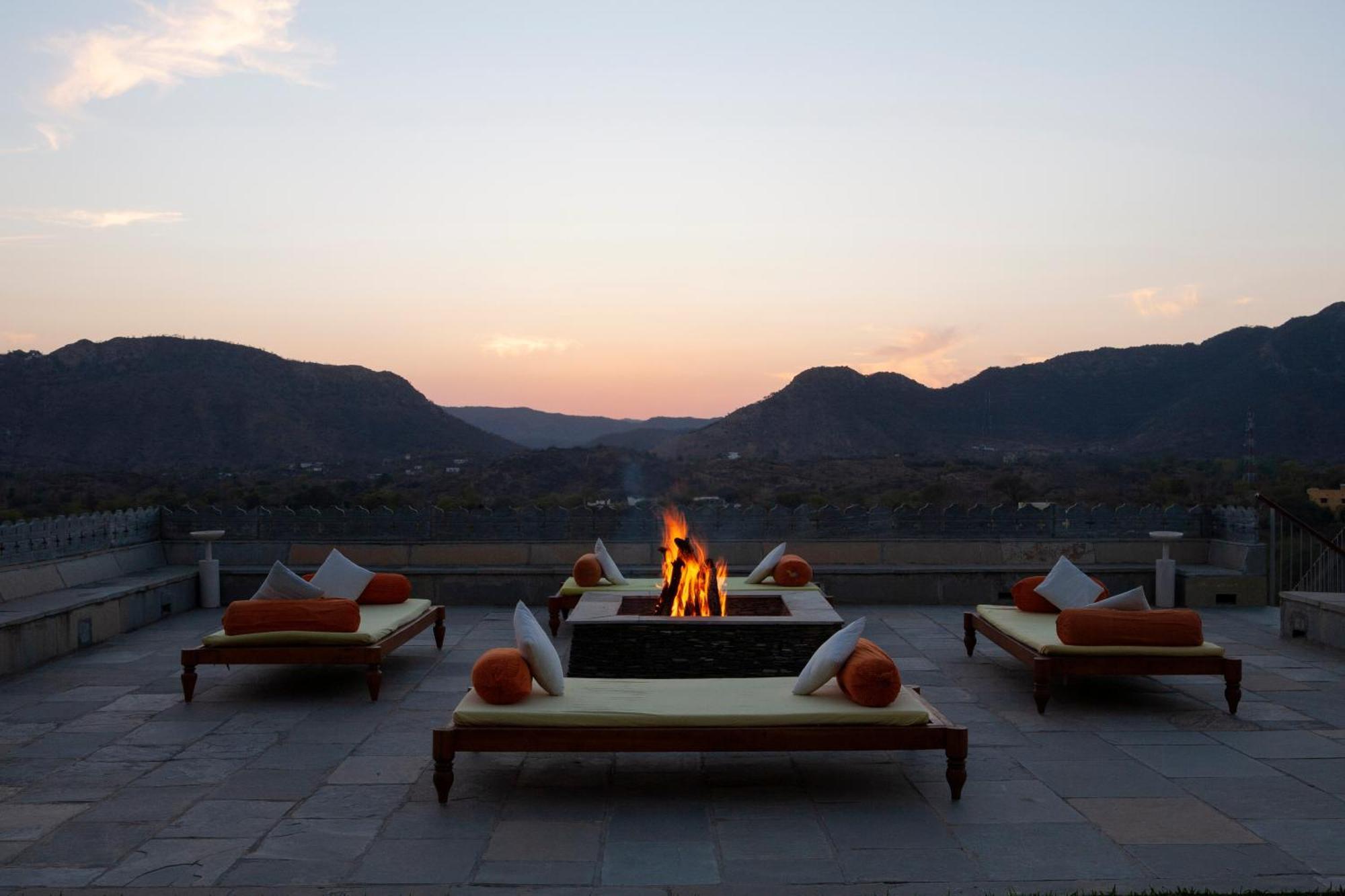 Raas Devigarh Hotel Delwara Bagian luar foto