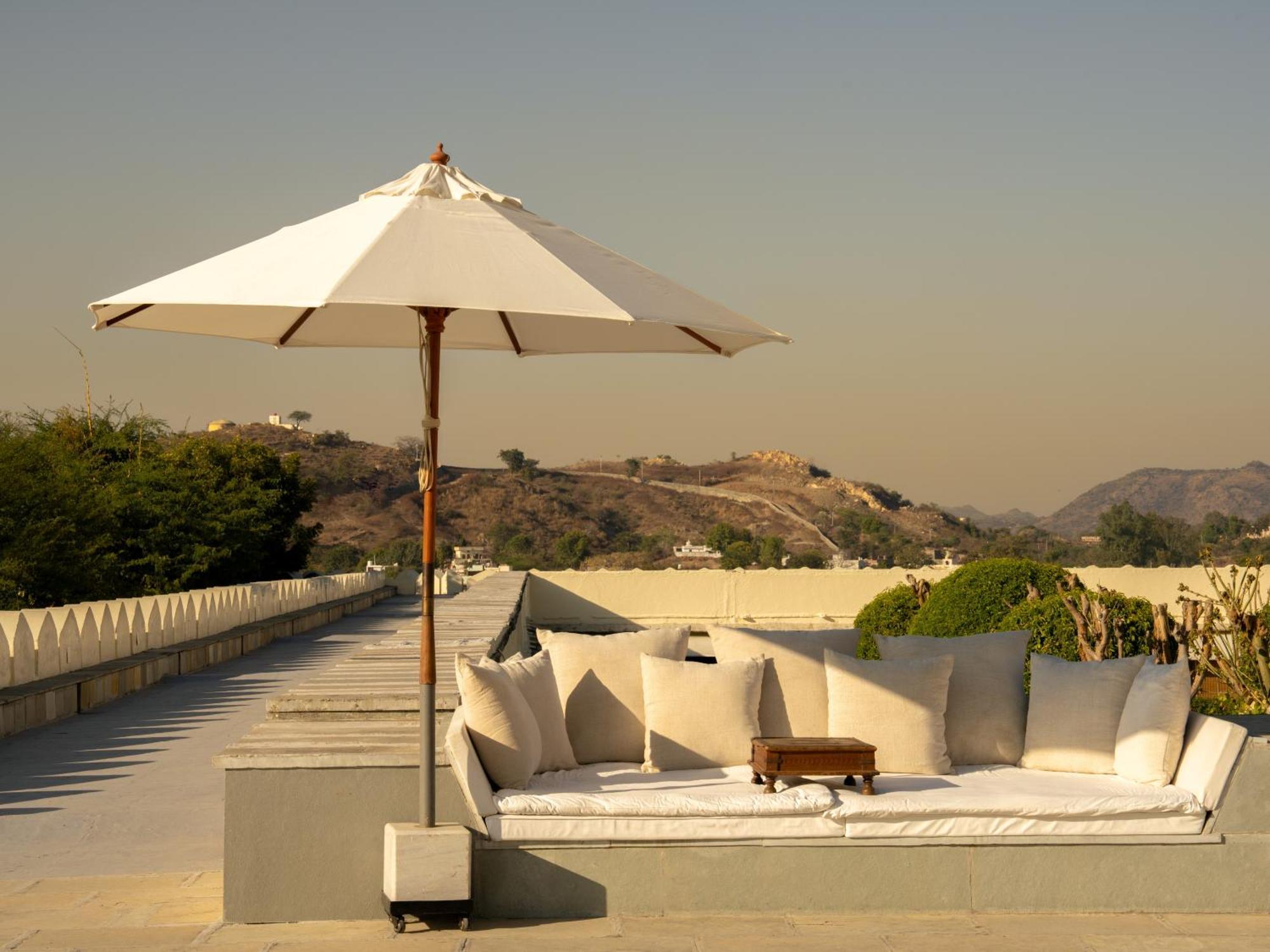 Raas Devigarh Hotel Delwara Bagian luar foto
